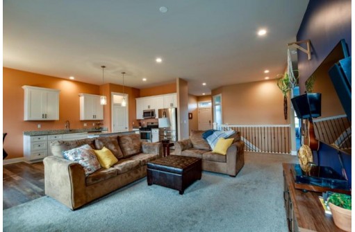 708 Kenseth Way, Cambridge, WI 53523