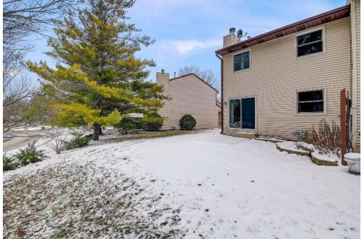 204 Williamsburg Way Court, Fitchburg, WI 53719