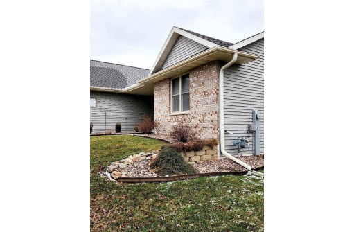 64 Braeburn Way, Evansville, WI 53536