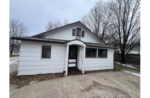 131 E Prospect Street, Lyndon Station, WI 53944