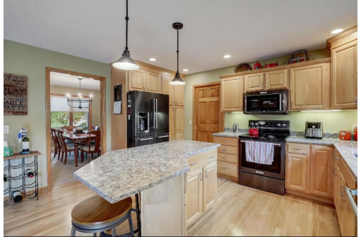 507 Pleasant Valley Parkway, Waunakee, WI 53597