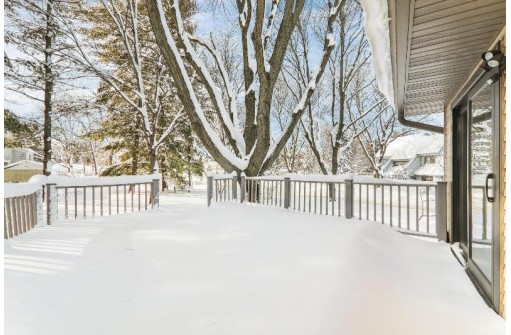 1 E Spyglass Court, Madison, WI 53717