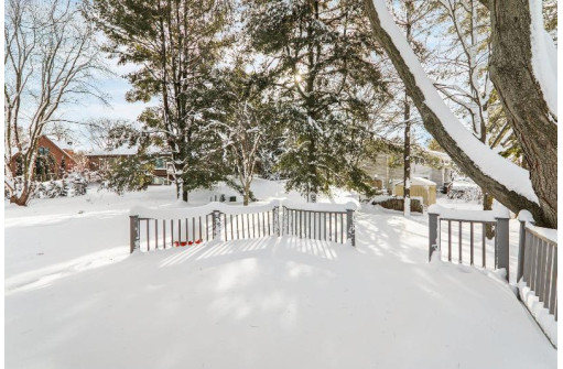 1 E Spyglass Court, Madison, WI 53717