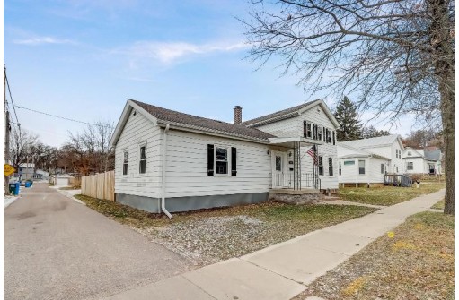 1015 Oak Street, Baraboo, WI 53913