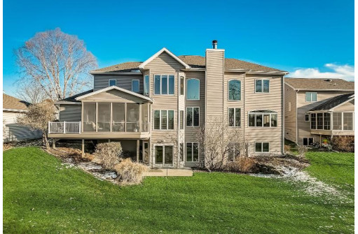 902 N Fairbrook Drive, Waunakee, WI 53597