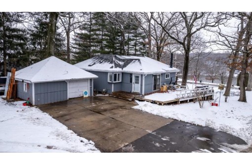 9711 N Tomahawk Drive, Edgerton, WI 53534