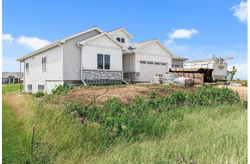 6695 Grouse Woods Road, Windsor, WI 53532