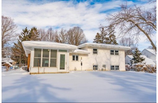 5405 Russett Road, Madison, WI 53711-3564