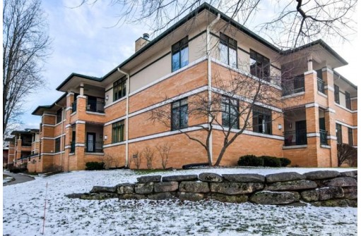 6767 Frank Lloyd Wright Avenue 311, Middleton, WI 53562