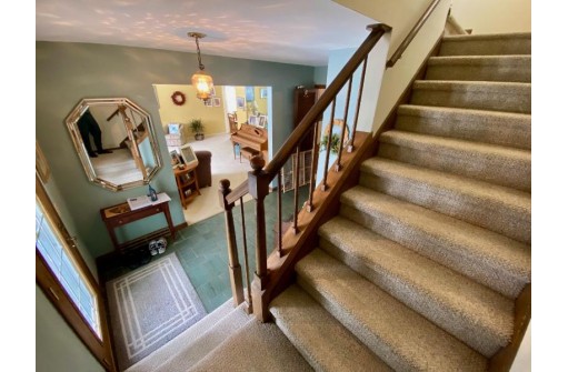 6 Regis Circle, Madison, WI 53711