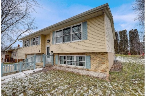 112 Seminole Way, DeForest, WI 53532