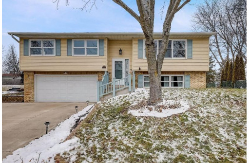 112 Seminole Way, DeForest, WI 53532