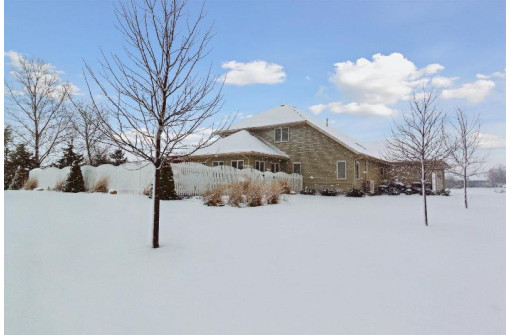 5333 E Clayshire Drive, Milton, WI 53563