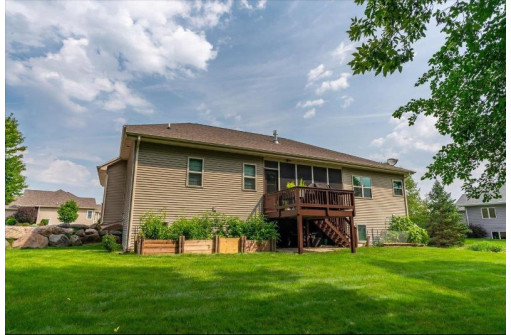 704 Smithland Lane, Cottage Grove, WI 53527