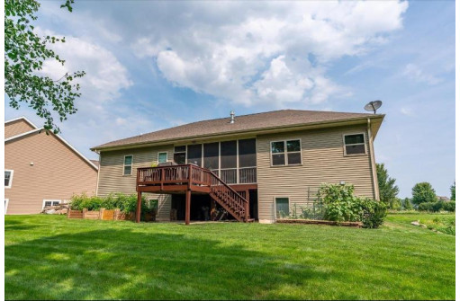 704 Smithland Lane, Cottage Grove, WI 53527