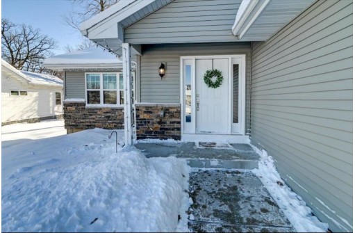 526 Simonson Street, Deerfield, WI 53531