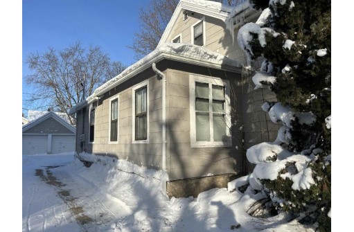 208 W Mackie Street, Beaver Dam, WI 53916