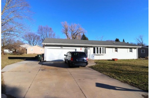 987 Bruce Street, Sun Prairie, WI 53590