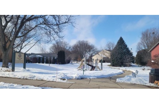 7208 Knoll Court, Middleton, WI 53562-1063