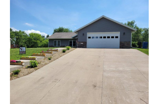 413 Dalogasa Drive, Arena, WI 53503