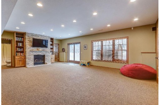 1212 Wenzel Way, Waunakee, WI 53597