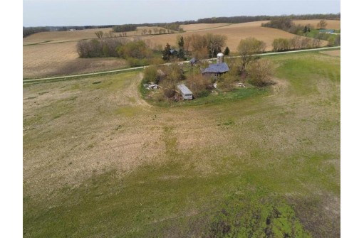 7126 S Bohnhoff Road, Brodhead, WI 53520