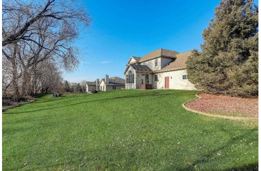 812 Lexington Drive, Waunakee, WI 53597