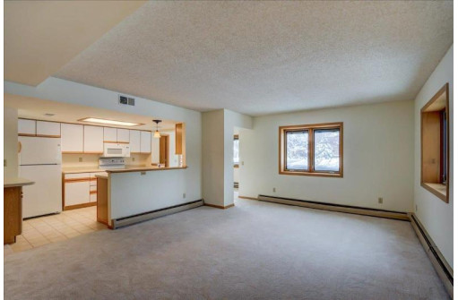 5 Maple Wood Lane 108, Madison, WI 53704