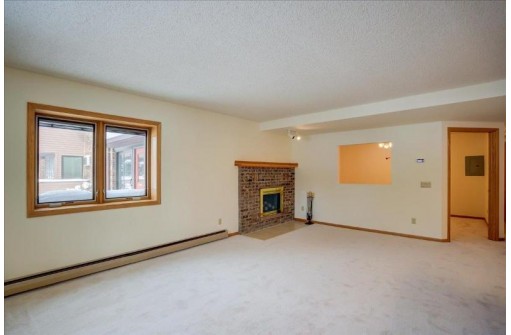 5 Maple Wood Lane 108, Madison, WI 53704