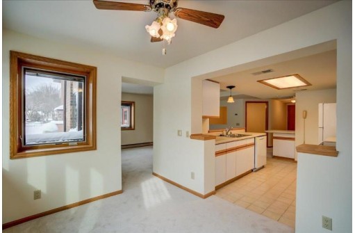 5 Maple Wood Lane 108, Madison, WI 53704