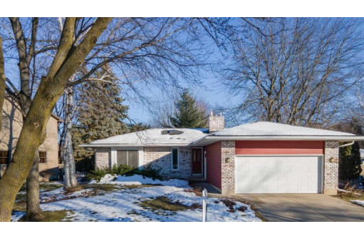 9 N Strathfield Circle, Madison, WI 53717