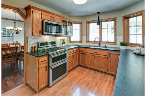 6105 Spring Pond Court, McFarland, WI 53558