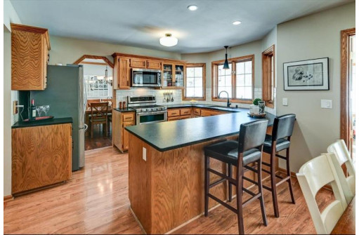 6105 Spring Pond Court, McFarland, WI 53558