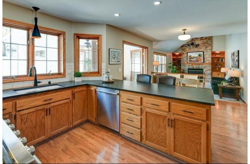 6105 Spring Pond Court, McFarland, WI 53558