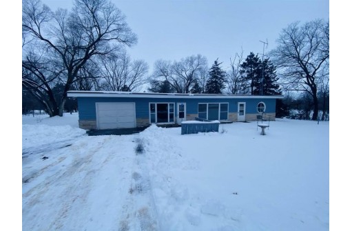 3291 5th Lane, Oxford, WI 53952