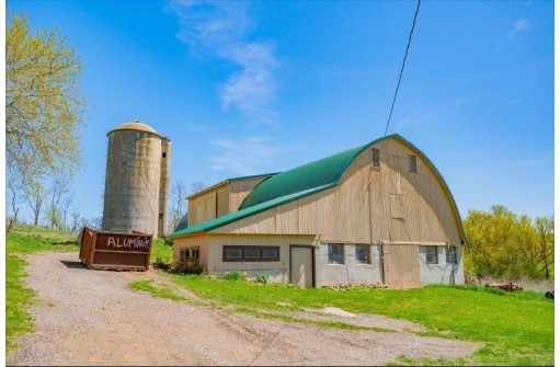 W1235 Highway 92, Brooklyn, WI 53521