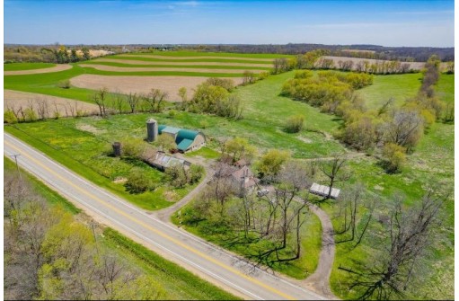 W1235 Highway 92, Brooklyn, WI 53521