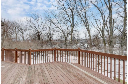 707 Lochmoore Drive, Waunakee, WI 53597