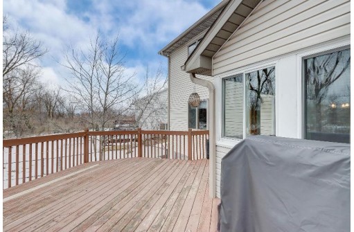 707 Lochmoore Drive, Waunakee, WI 53597