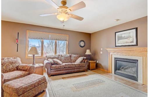 707 Lochmoore Drive, Waunakee, WI 53597