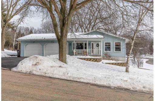 201 Hickory Drive, Mount Horeb, WI 53572