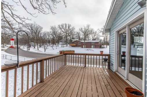 201 Hickory Drive, Mount Horeb, WI 53572