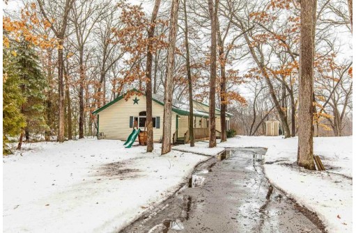 W865 Taylor Trail, Brodhead, WI 53520