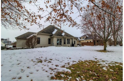 812 Chickadee Drive, Cambridge, WI 53523