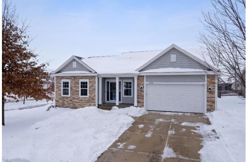 4442 Memorial Circle, Windsor, WI 53598