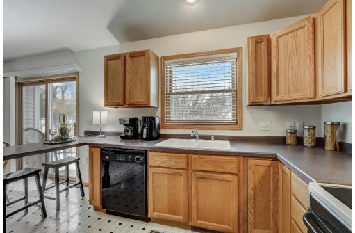 713 Brookview Trail, Mount Horeb, WI 53572