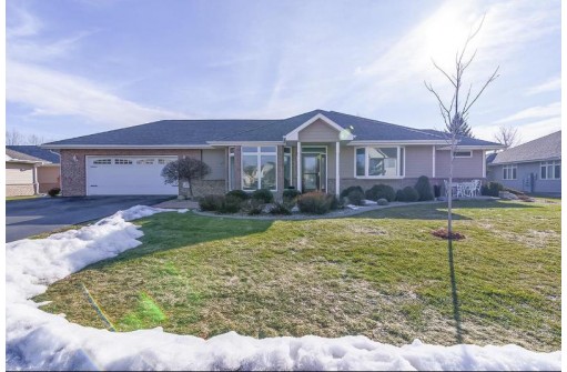 121 Pheasant Run, Johnson Creek, WI 53038