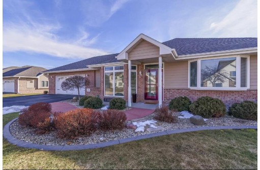 121 Pheasant Run, Johnson Creek, WI 53038