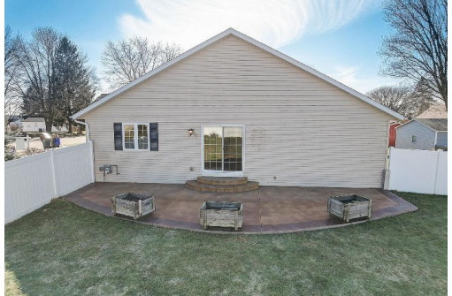 6095 N Lewellen Street, Marshall, WI 53559