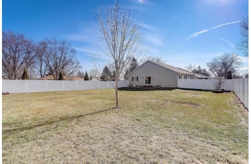 6095 N Lewellen Street, Marshall, WI 53559